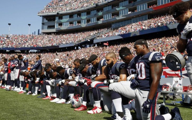 Ο πόλεμος συνεχίζεται: Παίκτες του NFL αψηφούν τον Τραμπ και γονατίζουν στον εθνικό ύμνο